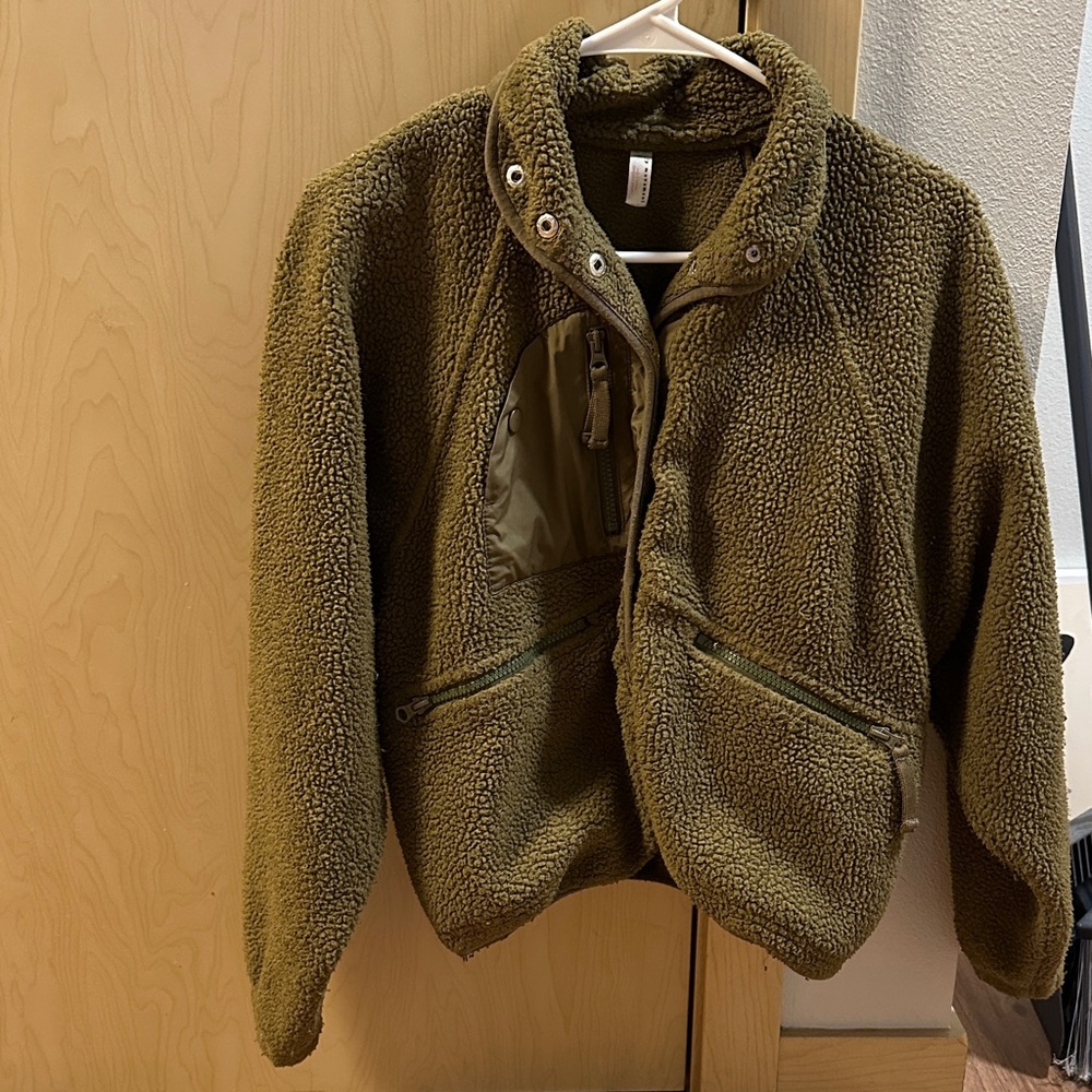 Free People hit the slopes fleece